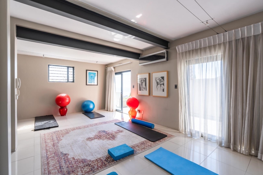 5 Bedroom Property for Sale in Fresnaye Western Cape